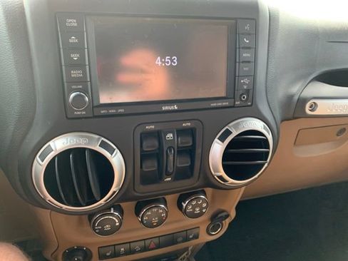 Used 2012 Jeep Wrangler Unlimited Rubicon w/ Connectivity Group AWD/4WD image 11