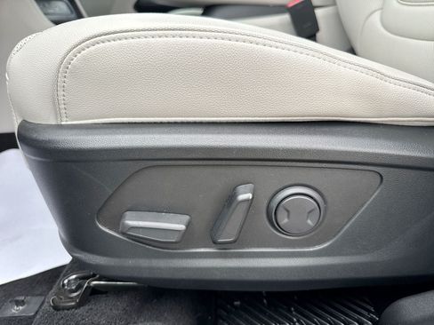 Certified 2026 Hyundai Tucson Limited AWD/4WD image 16