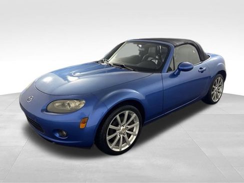 Used 2006 MAZDA MX-5 Miata Grand Touring w/ Premium Pkg RWD image 3