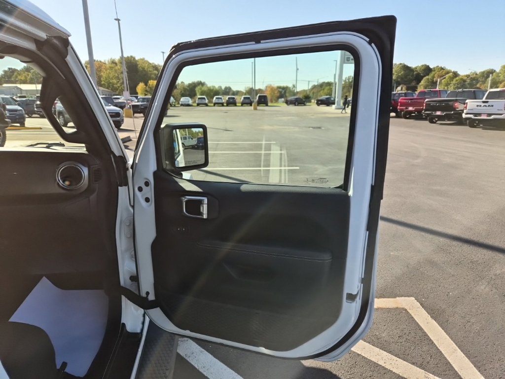 Used 2020 Jeep Wrangler Unlimited Sahara w/ Cold Weather Group AWD/4WD image 24