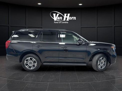 Used 2025 Ford Expedition Active AWD/4WD image 8