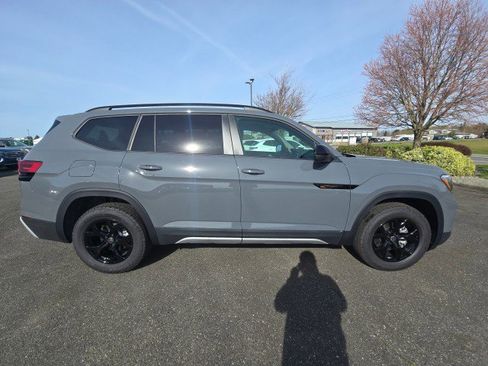 New 2026 Volkswagen Atlas Peak Edition AWD/4WD image 2