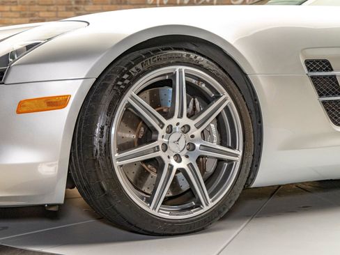 Used 2012 Mercedes-Benz SLS AMG Roadster image 21