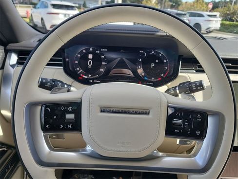 Used 2025 Land Rover Range Rover Long Wheelbase Autobiography image 29