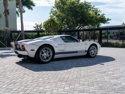Used 2005 Ford GT RWD image 4