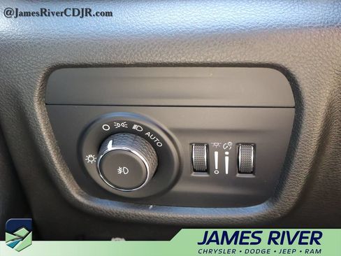 Used 2021 Jeep Grand Cherokee L Limited AWD/4WD image 32