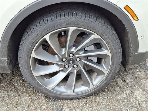 Used 2023 Lincoln Nautilus Reserve w/ Equipment Group 202A image 8