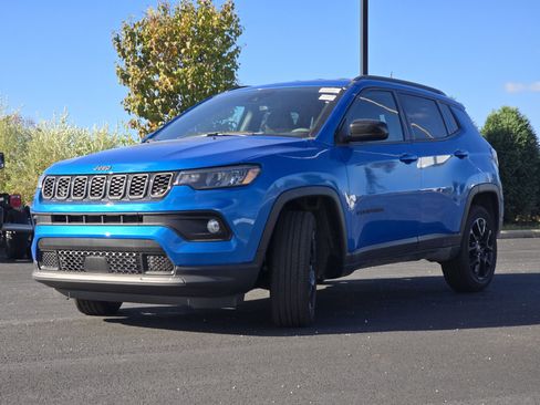 New 2026 Jeep Compass Latitude image 12