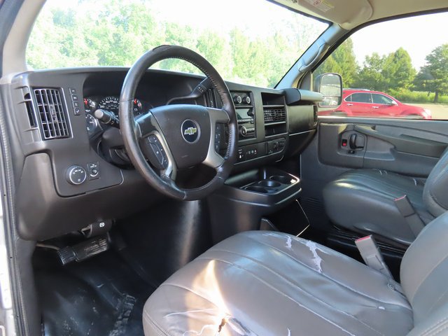 Used 2015 Chevrolet Express 2500 RWD image 12