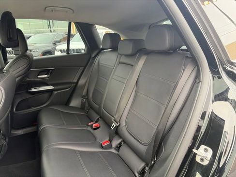 Used 2024 Mercedes-Benz GLC 300 image 23