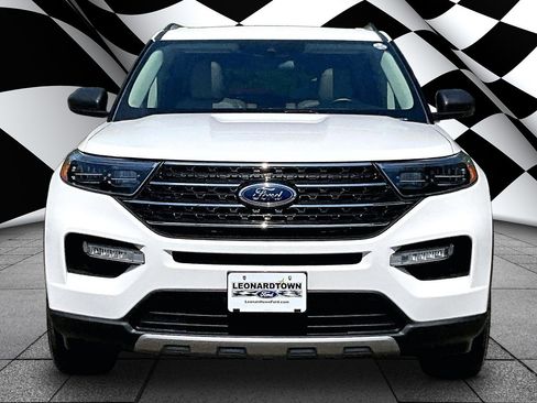 Certified 2022 Ford Explorer XLT w/ Equipment Group 202A AWD/4WD image 2