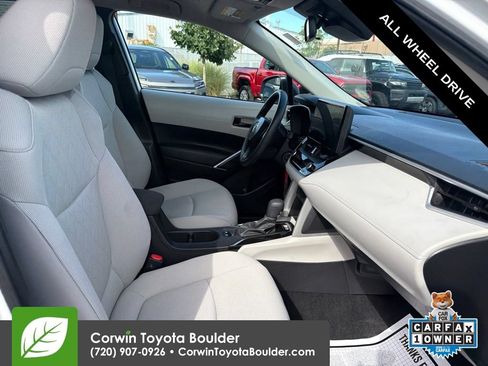Used 2025 Toyota Corolla Cross L AWD/4WD image 11