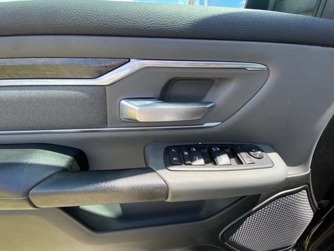 Used 2019 RAM 1500 Big Horn AWD/4WD image 12
