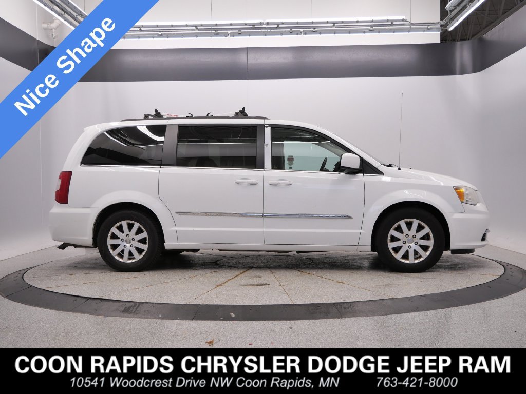 Used 2014 Chrysler Town & Country Touring FWD image 6