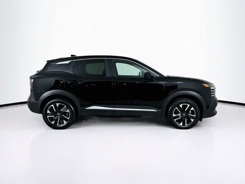 Used 2025 Nissan Kicks SV AWD/4WD image 10