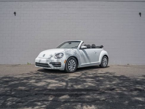 Used 2019 Volkswagen Beetle 2.0T S FWD image 1