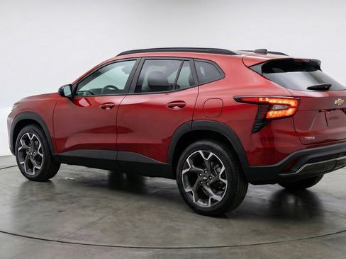 Used 2025 Chevrolet Trax LT image 6