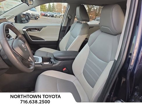 Used 2023 Toyota RAV4 XLE Premium image 14