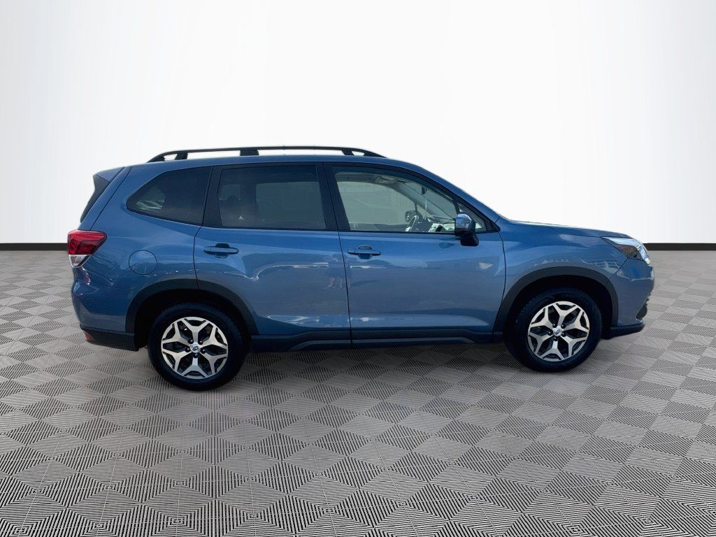 Certified 2023 Subaru Forester Premium AWD/4WD image 31