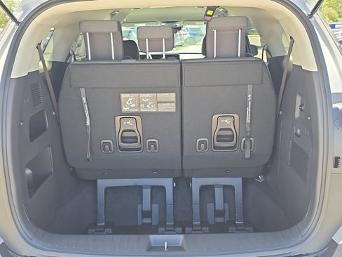New 2027 Kia Carnival LX FWD image 10