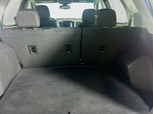 Used 2024 GMC Terrain SLE image 25