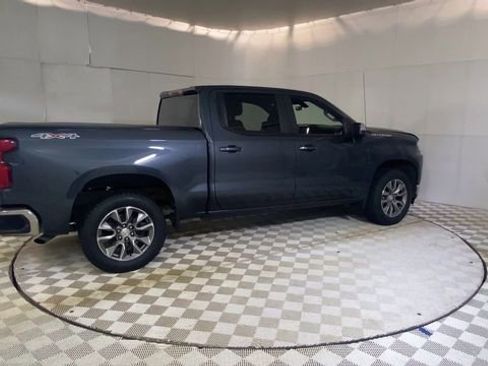 Used 2022 Chevrolet Silverado 1500 LT AWD/4WD image 3
