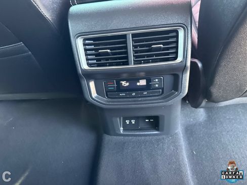 Used 2025 Volkswagen Atlas SE AWD/4WD image 15
