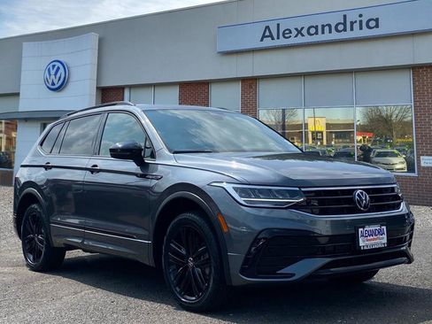 Certified 2022 Volkswagen Tiguan SE R-Line image 1