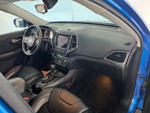 Used 2020 Jeep Cherokee Trailhawk w/ Cold Weather Group image 23