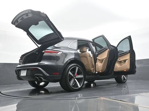 Certified 2022 Porsche Macan S AWD/4WD image 27