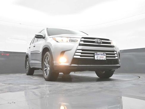 Used 2017 Toyota Highlander XLE AWD/4WD image 39