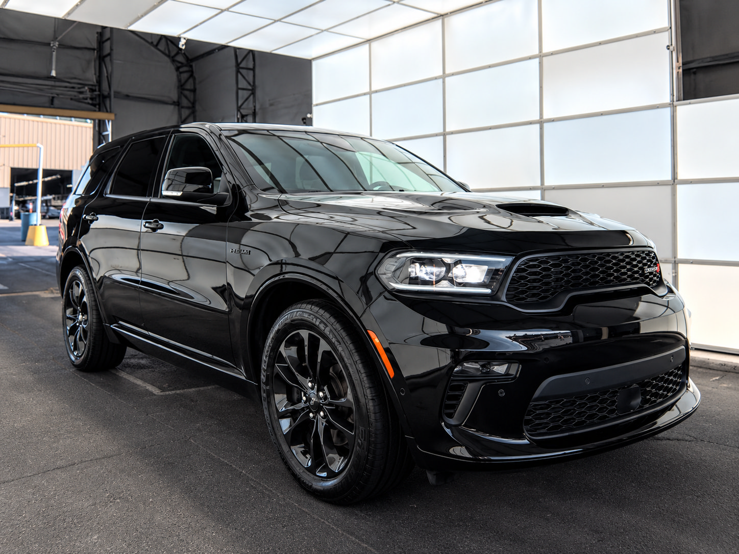 Used 2021 Dodge Durango R/T w/ Technology Group AWD/4WD image 3