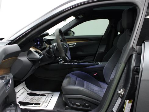 Used 2023 Audi e-tron GT Premium Plus image 12