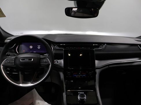 Used 2023 Jeep Grand Cherokee Altitude image 19