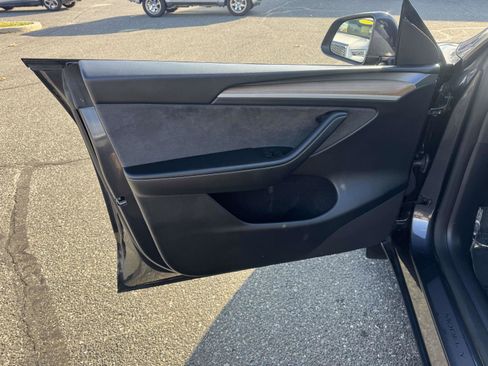 Used 2024 Tesla Model Y Performance image 21