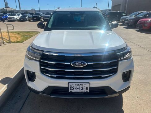Used 2025 Ford Explorer Active w/ Active Comfort Package RWD image 8