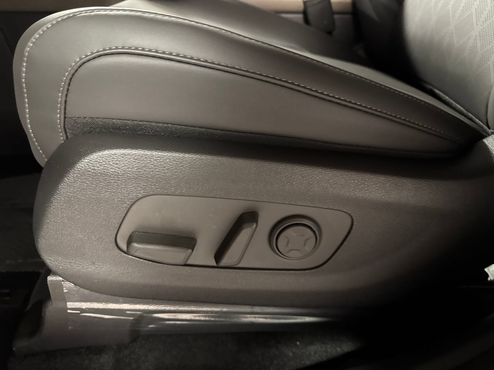 Certified 2026 Kia Carnival FWD image 24