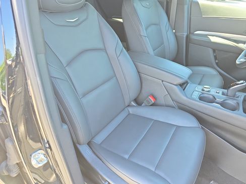 Used 2025 Cadillac XT4 Premium Luxury FWD image 10