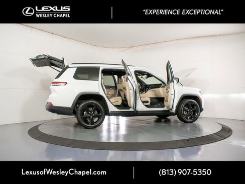 Used 2024 Jeep Grand Cherokee L Limited w/ Black Appearance Package RWD image 15