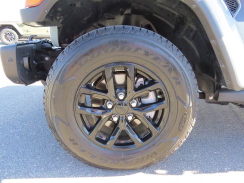 Used 2023 Jeep Wrangler Freedom Edition image 13