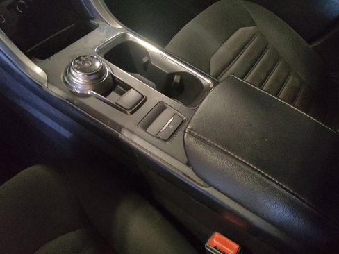 Used 2017 Ford Fusion SE w/ Fusion SE Technology Package image 26