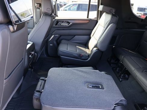New 2026 GMC Yukon XL Denali w/ Denali Reserve Package image 13
