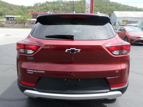 Used 2022 Chevrolet TrailBlazer LT w/ LPO, Blackout Package AWD/4WD image 5