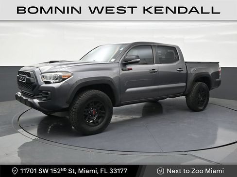 Used 2017 Toyota Tacoma TRD Sport w/ Tow Package RWD image 1