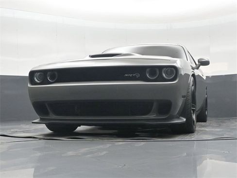 Used 2018 Dodge Challenger SRT Hellcat image 44