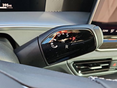 New 2026 Volkswagen Tiguan SE image 21