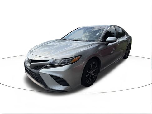 Used 2019 Toyota Camry SE FWD image 4