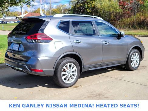 Used 2019 Nissan Rogue SV image 3