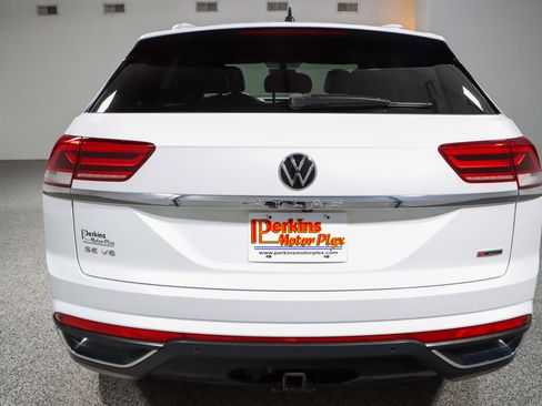 Used 2022 Volkswagen Atlas Cross Sport SE w/ Black Wheel Package AWD/4WD image 8