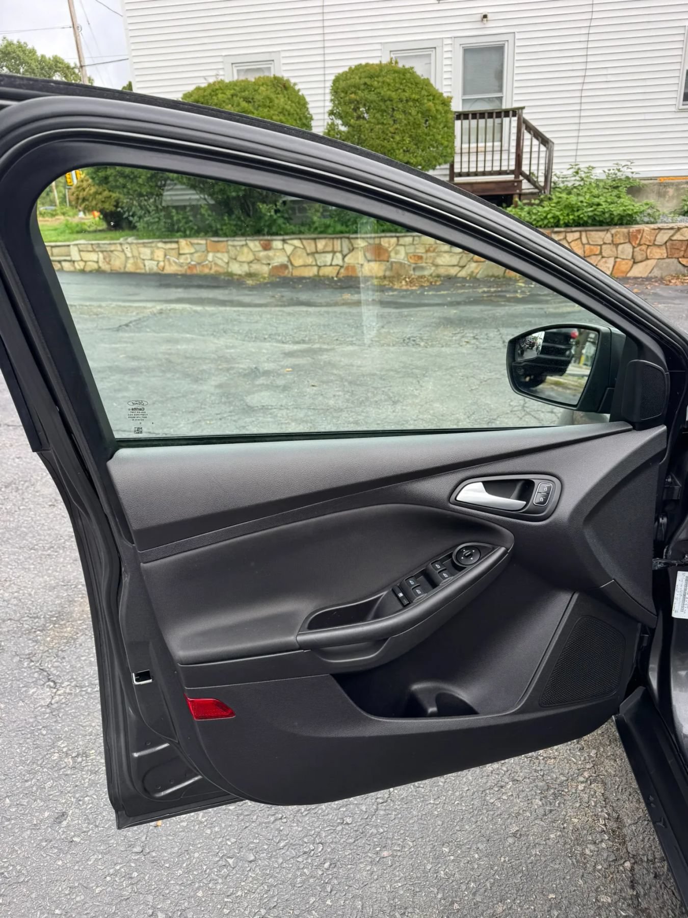 Used 2015 Ford Focus SE w/ SE Cold Weather Package FWD image 34